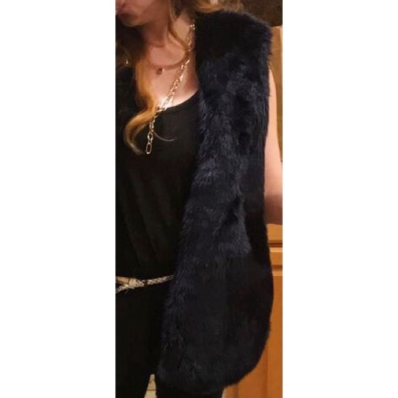NWT GLAM NAVY FAUX FUR VEST - Picture 2 of 2